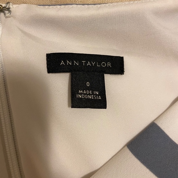 Ann Taylor | Plaid White Sheath Dress | Size 0 - Picture 3 of 3